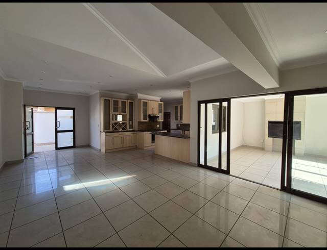 3 BEDROOM TOWNHOUSE FOR SALE IN VANDERBIJLPARK SW 5